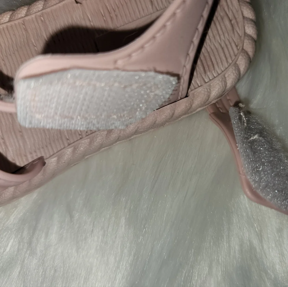 NWOT !! TODDLER SANDALS - Picture 4 of 7